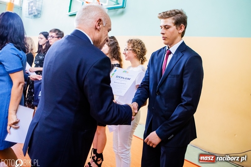 Zdjęcie w galerii na portalu naszraciborz.pl: Kędy książę Sławomir żelaznym swym barkiem... Powiatowa Inauguracja w Mechaniku  wiadomości z regionu