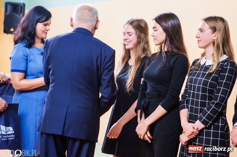Zdjęcie w galerii na portalu naszraciborz.pl: Kędy książę Sławomir żelaznym swym barkiem... Powiatowa Inauguracja w Mechaniku  wiadomości z regionu