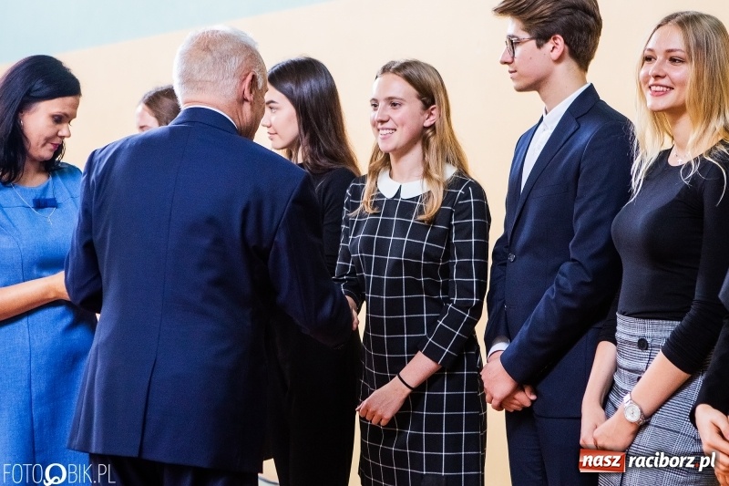 Zdjęcie w galerii na portalu naszraciborz.pl: Kędy książę Sławomir żelaznym swym barkiem... Powiatowa Inauguracja w Mechaniku  wiadomości z regionu
