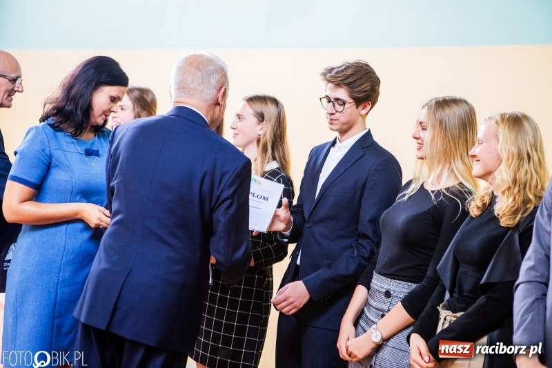 Zdjęcie w galerii na portalu naszraciborz.pl: Kędy książę Sławomir żelaznym swym barkiem... Powiatowa Inauguracja w Mechaniku  wiadomości z regionu