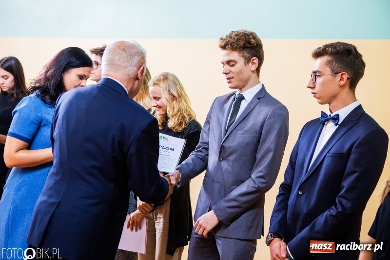 Zdjęcie w galerii na portalu naszraciborz.pl: Kędy książę Sławomir żelaznym swym barkiem... Powiatowa Inauguracja w Mechaniku  wiadomości z regionu