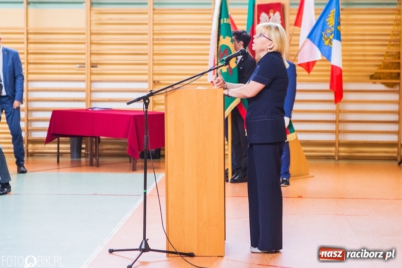 Zdjęcie w galerii na portalu naszraciborz.pl: Kędy książę Sławomir żelaznym swym barkiem... Powiatowa Inauguracja w Mechaniku  wiadomości z regionu