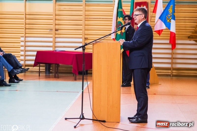 Zdjęcie w galerii na portalu naszraciborz.pl: Kędy książę Sławomir żelaznym swym barkiem... Powiatowa Inauguracja w Mechaniku  wiadomości z regionu