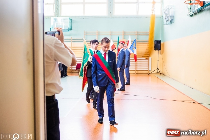 Zdjęcie w galerii na portalu naszraciborz.pl: Kędy książę Sławomir żelaznym swym barkiem... Powiatowa Inauguracja w Mechaniku  wiadomości z regionu