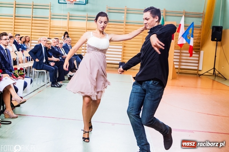 Zdjęcie w galerii na portalu naszraciborz.pl: Kędy książę Sławomir żelaznym swym barkiem... Powiatowa Inauguracja w Mechaniku  wiadomości z regionu