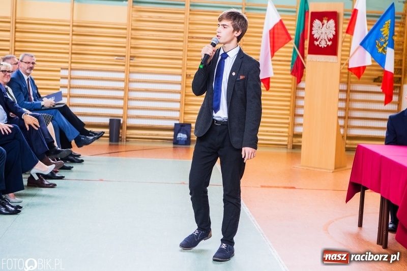 Zdjęcie w galerii na portalu naszraciborz.pl: Kędy książę Sławomir żelaznym swym barkiem... Powiatowa Inauguracja w Mechaniku  wiadomości z regionu