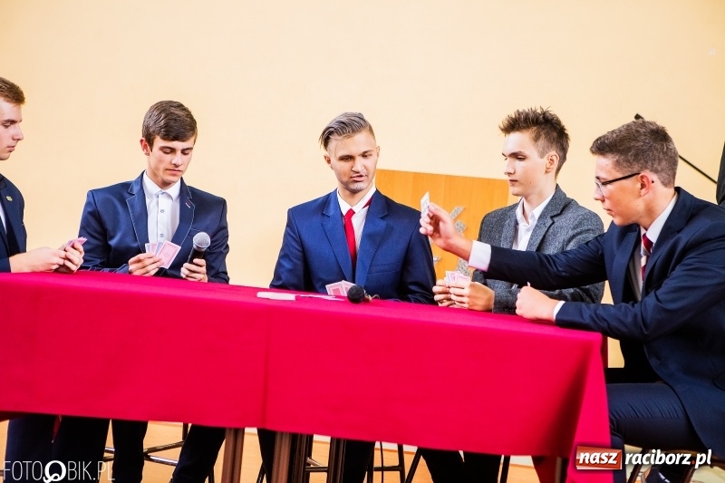 Zdjęcie w galerii na portalu naszraciborz.pl: Kędy książę Sławomir żelaznym swym barkiem... Powiatowa Inauguracja w Mechaniku  wiadomości z regionu