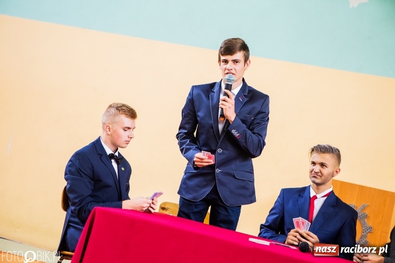 Zdjęcie w galerii na portalu naszraciborz.pl: Kędy książę Sławomir żelaznym swym barkiem... Powiatowa Inauguracja w Mechaniku  wiadomości z regionu