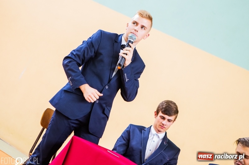 Zdjęcie w galerii na portalu naszraciborz.pl: Kędy książę Sławomir żelaznym swym barkiem... Powiatowa Inauguracja w Mechaniku  wiadomości z regionu