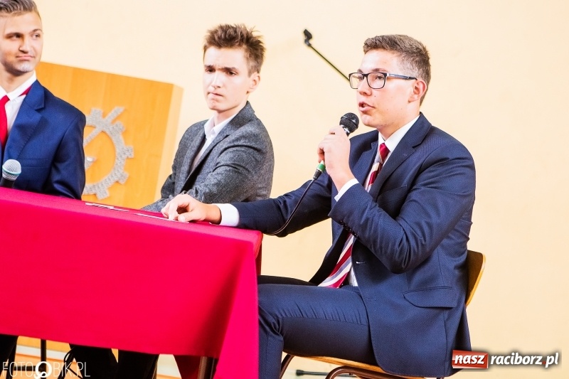 Zdjęcie w galerii na portalu naszraciborz.pl: Kędy książę Sławomir żelaznym swym barkiem... Powiatowa Inauguracja w Mechaniku  wiadomości z regionu