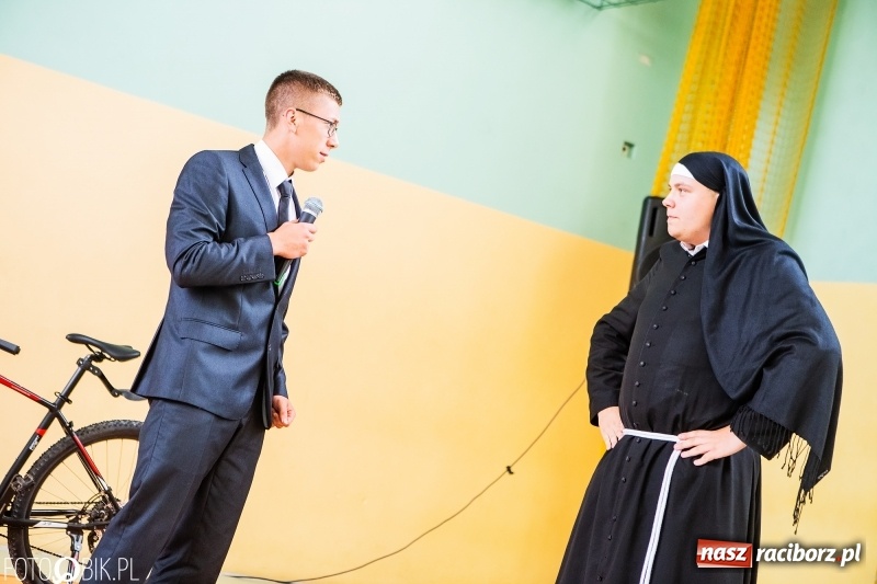 Zdjęcie w galerii na portalu naszraciborz.pl: Kędy książę Sławomir żelaznym swym barkiem... Powiatowa Inauguracja w Mechaniku  wiadomości z regionu