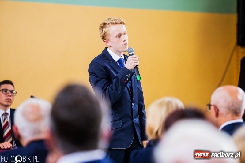 Zdjęcie w galerii na portalu naszraciborz.pl: Kędy książę Sławomir żelaznym swym barkiem... Powiatowa Inauguracja w Mechaniku  wiadomości z regionu