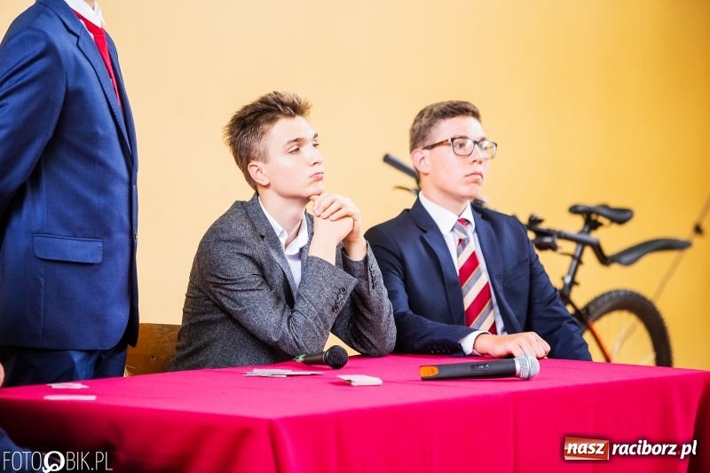 Zdjęcie w galerii na portalu naszraciborz.pl: Kędy książę Sławomir żelaznym swym barkiem... Powiatowa Inauguracja w Mechaniku  wiadomości z regionu