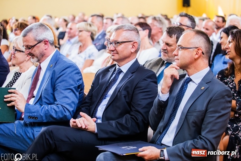 Zdjęcie w galerii na portalu naszraciborz.pl: Kędy książę Sławomir żelaznym swym barkiem... Powiatowa Inauguracja w Mechaniku  wiadomości z regionu