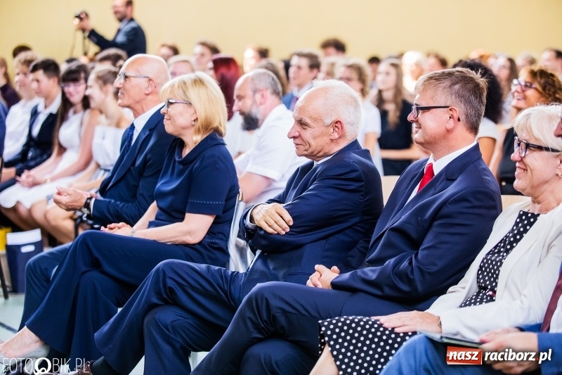 Zdjęcie w galerii na portalu naszraciborz.pl: Kędy książę Sławomir żelaznym swym barkiem... Powiatowa Inauguracja w Mechaniku  wiadomości z regionu