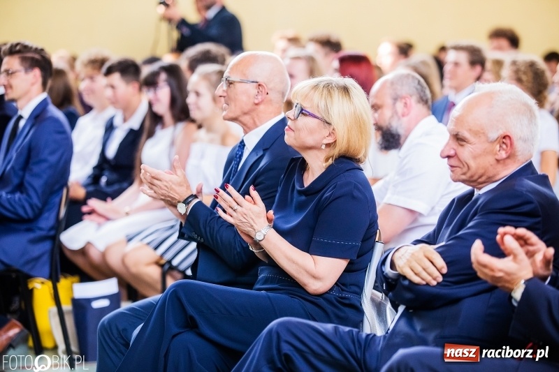 Zdjęcie w galerii na portalu naszraciborz.pl: Kędy książę Sławomir żelaznym swym barkiem... Powiatowa Inauguracja w Mechaniku  wiadomości z regionu