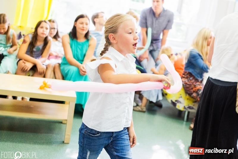 Zdjęcie w galerii na portalu naszraciborz.pl: Racibórz. Pierwszy dzwonek w szkole społecznej  wiadomości z regionu