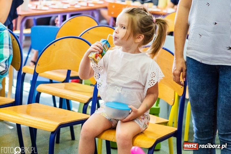 Zdjęcie w galerii na portalu naszraciborz.pl: Racibórz. Pierwszy dzwonek w szkole społecznej  wiadomości z regionu