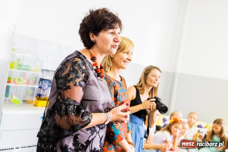 Zdjęcie w galerii na portalu naszraciborz.pl: Racibórz. Pierwszy dzwonek w szkole społecznej  wiadomości z regionu