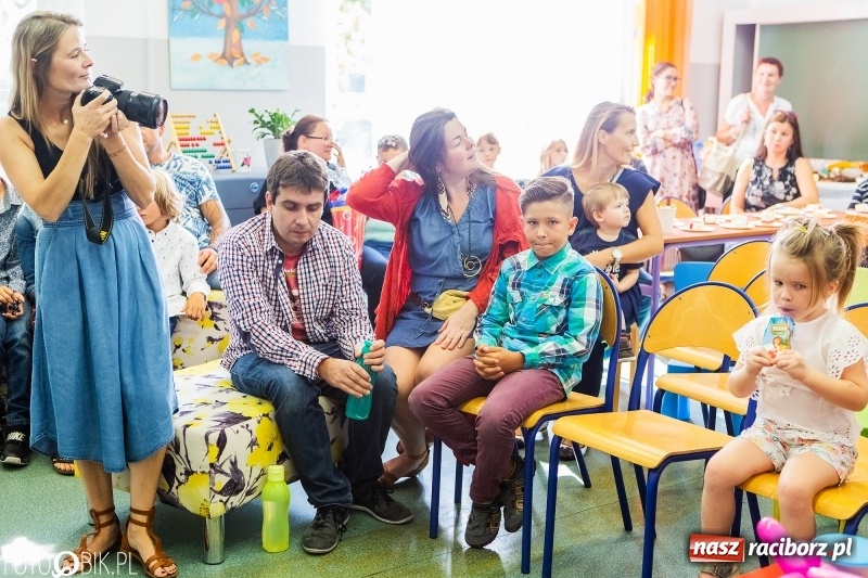 Zdjęcie w galerii na portalu naszraciborz.pl: Racibórz. Pierwszy dzwonek w szkole społecznej  wiadomości z regionu