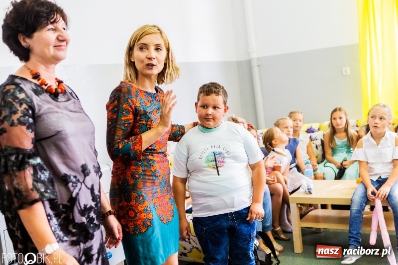 Zdjęcie w galerii na portalu naszraciborz.pl: Racibórz. Pierwszy dzwonek w szkole społecznej  wiadomości z regionu