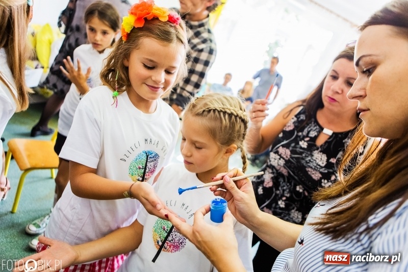 Zdjęcie w galerii na portalu naszraciborz.pl: Racibórz. Pierwszy dzwonek w szkole społecznej  wiadomości z regionu