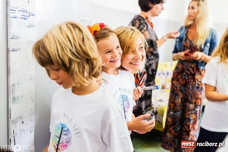 Zdjęcie w galerii na portalu naszraciborz.pl: Racibórz. Pierwszy dzwonek w szkole społecznej  wiadomości z regionu