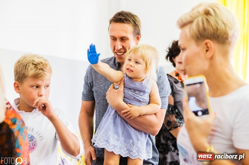 Zdjęcie w galerii na portalu naszraciborz.pl: Racibórz. Pierwszy dzwonek w szkole społecznej  wiadomości z regionu