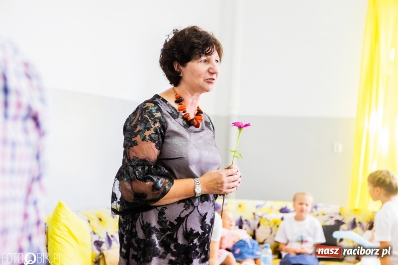 Zdjęcie w galerii na portalu naszraciborz.pl: Racibórz. Pierwszy dzwonek w szkole społecznej  wiadomości z regionu