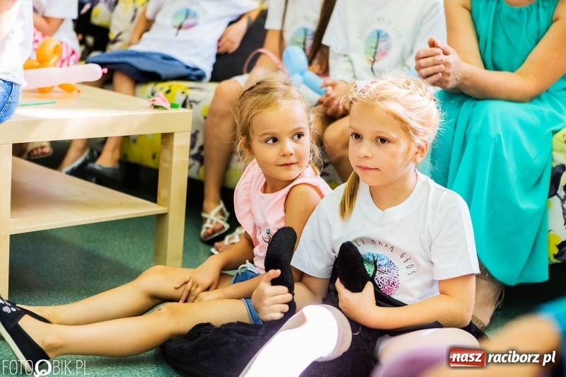 Zdjęcie w galerii na portalu naszraciborz.pl: Racibórz. Pierwszy dzwonek w szkole społecznej  wiadomości z regionu