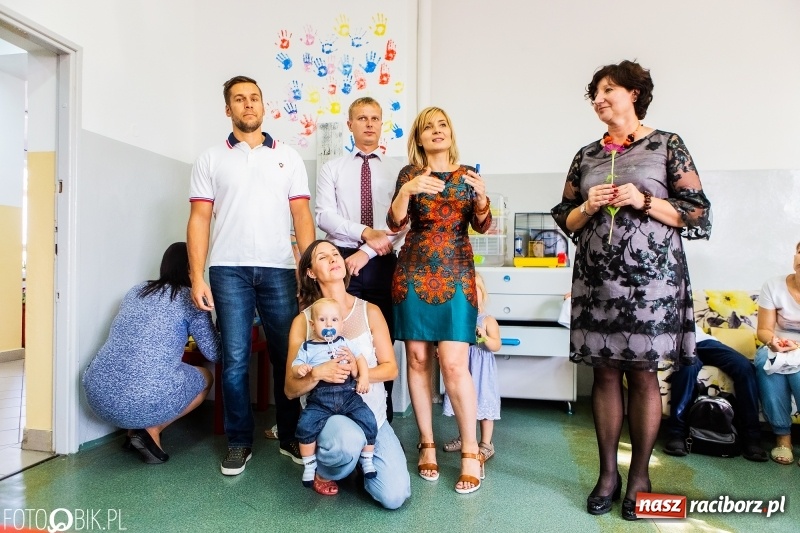 Zdjęcie w galerii na portalu naszraciborz.pl: Racibórz. Pierwszy dzwonek w szkole społecznej  wiadomości z regionu