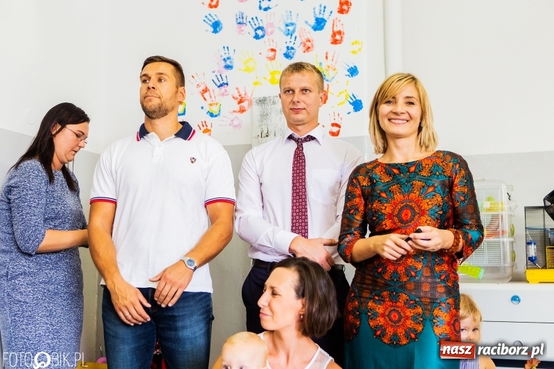 Zdjęcie w galerii na portalu naszraciborz.pl: Racibórz. Pierwszy dzwonek w szkole społecznej  wiadomości z regionu