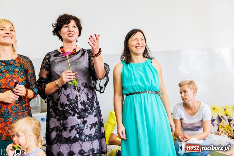 Zdjęcie w galerii na portalu naszraciborz.pl: Racibórz. Pierwszy dzwonek w szkole społecznej  wiadomości z regionu