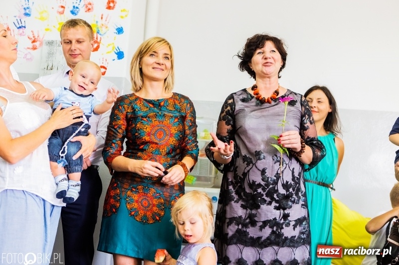 Zdjęcie w galerii na portalu naszraciborz.pl: Racibórz. Pierwszy dzwonek w szkole społecznej  wiadomości z regionu