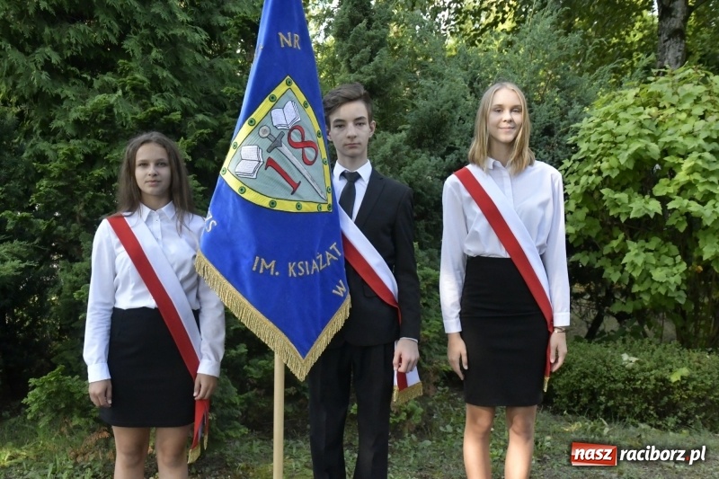 Zdjęcie w galerii na portalu naszraciborz.pl: SP 18 rozpoczęła rok szkolny z nowym dyrektorem wiadomości z regionu