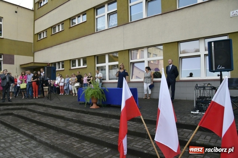 Zdjęcie w galerii na portalu naszraciborz.pl: SP 18 rozpoczęła rok szkolny z nowym dyrektorem wiadomości z regionu