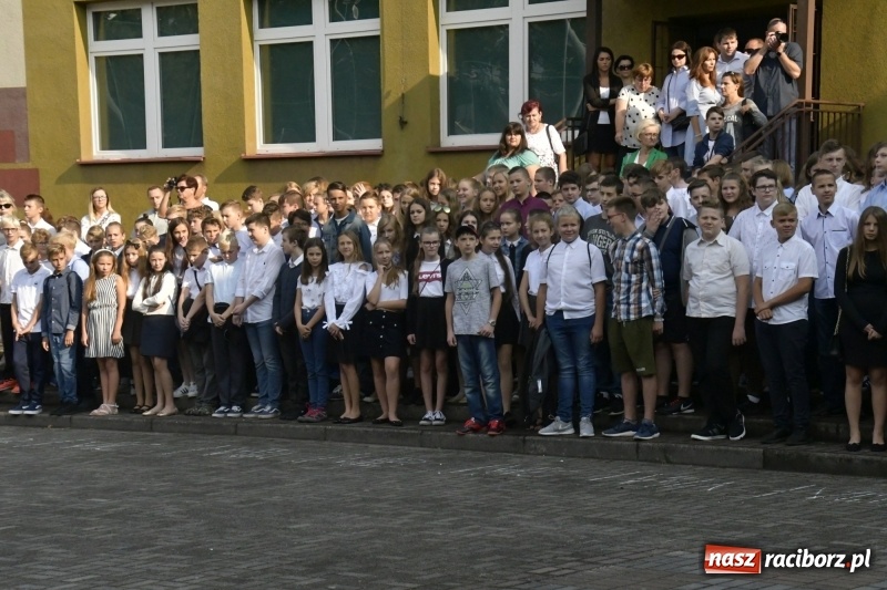 Zdjęcie w galerii na portalu naszraciborz.pl: SP 18 rozpoczęła rok szkolny z nowym dyrektorem wiadomości z regionu