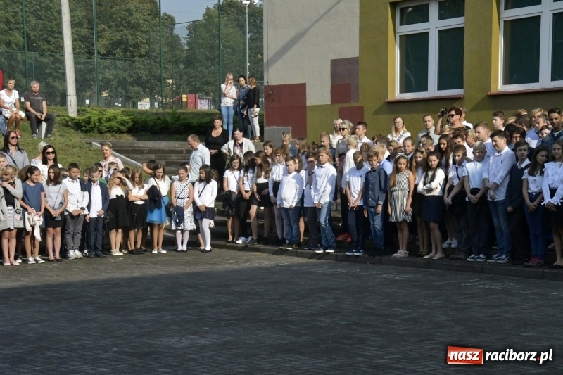 Zdjęcie w galerii na portalu naszraciborz.pl: SP 18 rozpoczęła rok szkolny z nowym dyrektorem wiadomości z regionu