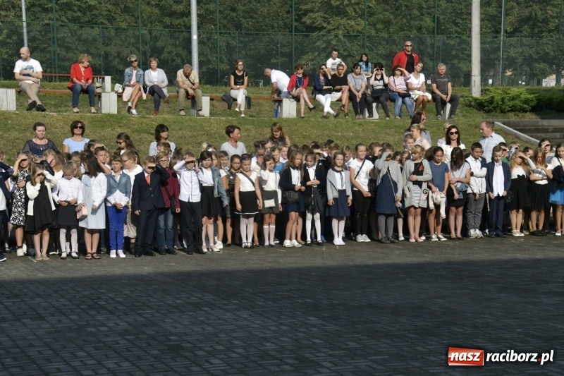 Zdjęcie w galerii na portalu naszraciborz.pl: SP 18 rozpoczęła rok szkolny z nowym dyrektorem wiadomości z regionu
