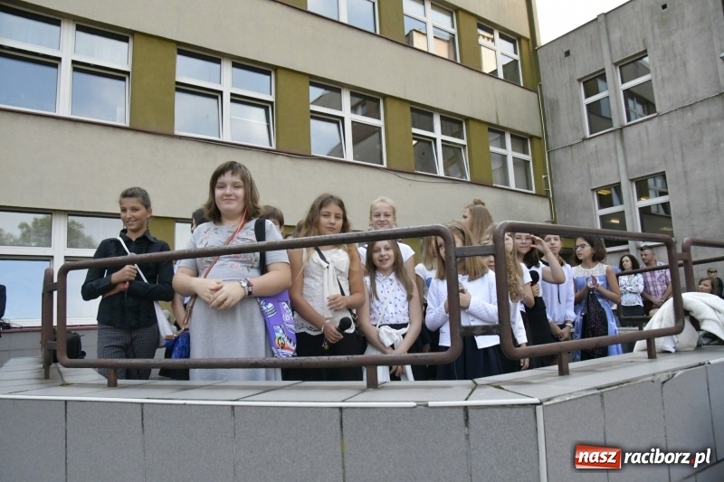 Zdjęcie w galerii na portalu naszraciborz.pl: SP 18 rozpoczęła rok szkolny z nowym dyrektorem wiadomości z regionu