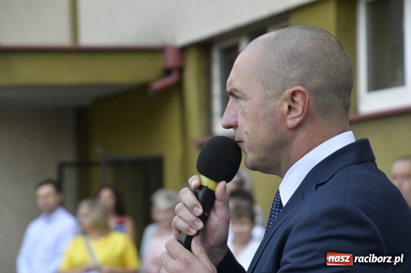 Zdjęcie w galerii na portalu naszraciborz.pl: SP 18 rozpoczęła rok szkolny z nowym dyrektorem wiadomości z regionu