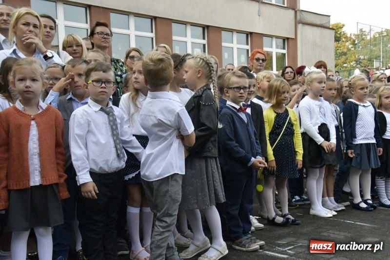 Zdjęcie w galerii na portalu naszraciborz.pl: SP 18 rozpoczęła rok szkolny z nowym dyrektorem wiadomości z regionu