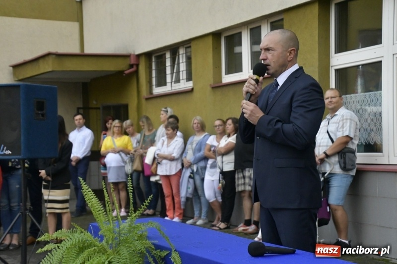Zdjęcie w galerii na portalu naszraciborz.pl: SP 18 rozpoczęła rok szkolny z nowym dyrektorem wiadomości z regionu