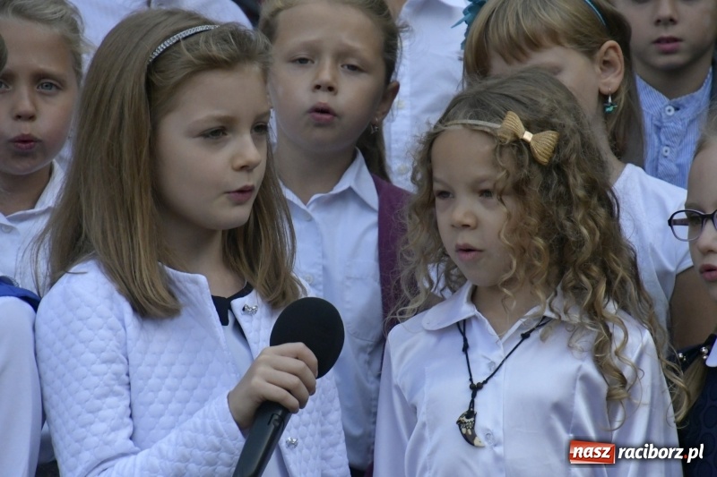 Zdjęcie w galerii na portalu naszraciborz.pl: SP 18 rozpoczęła rok szkolny z nowym dyrektorem wiadomości z regionu