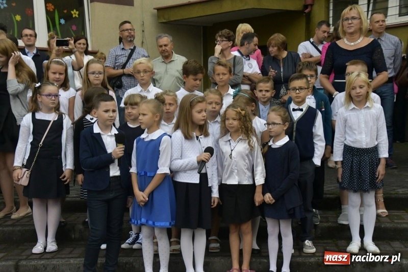 Zdjęcie w galerii na portalu naszraciborz.pl: SP 18 rozpoczęła rok szkolny z nowym dyrektorem wiadomości z regionu