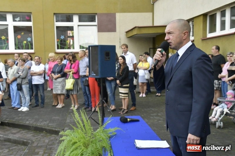 Zdjęcie w galerii na portalu naszraciborz.pl: SP 18 rozpoczęła rok szkolny z nowym dyrektorem wiadomości z regionu