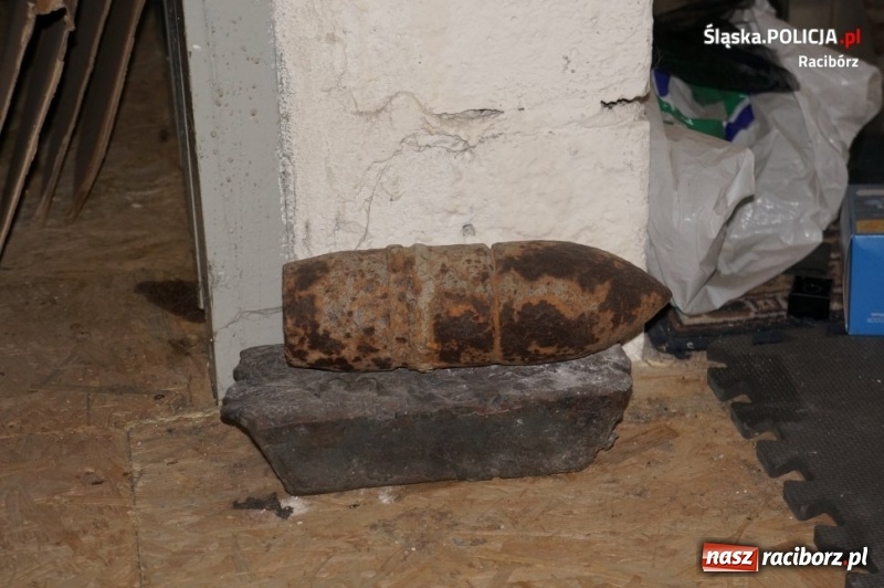 Zdjęcie w galerii na portalu naszraciborz.pl: Policja pokazała pocisk znaleziony na strychu przy Odrzańskiej  wiadomości z regionu