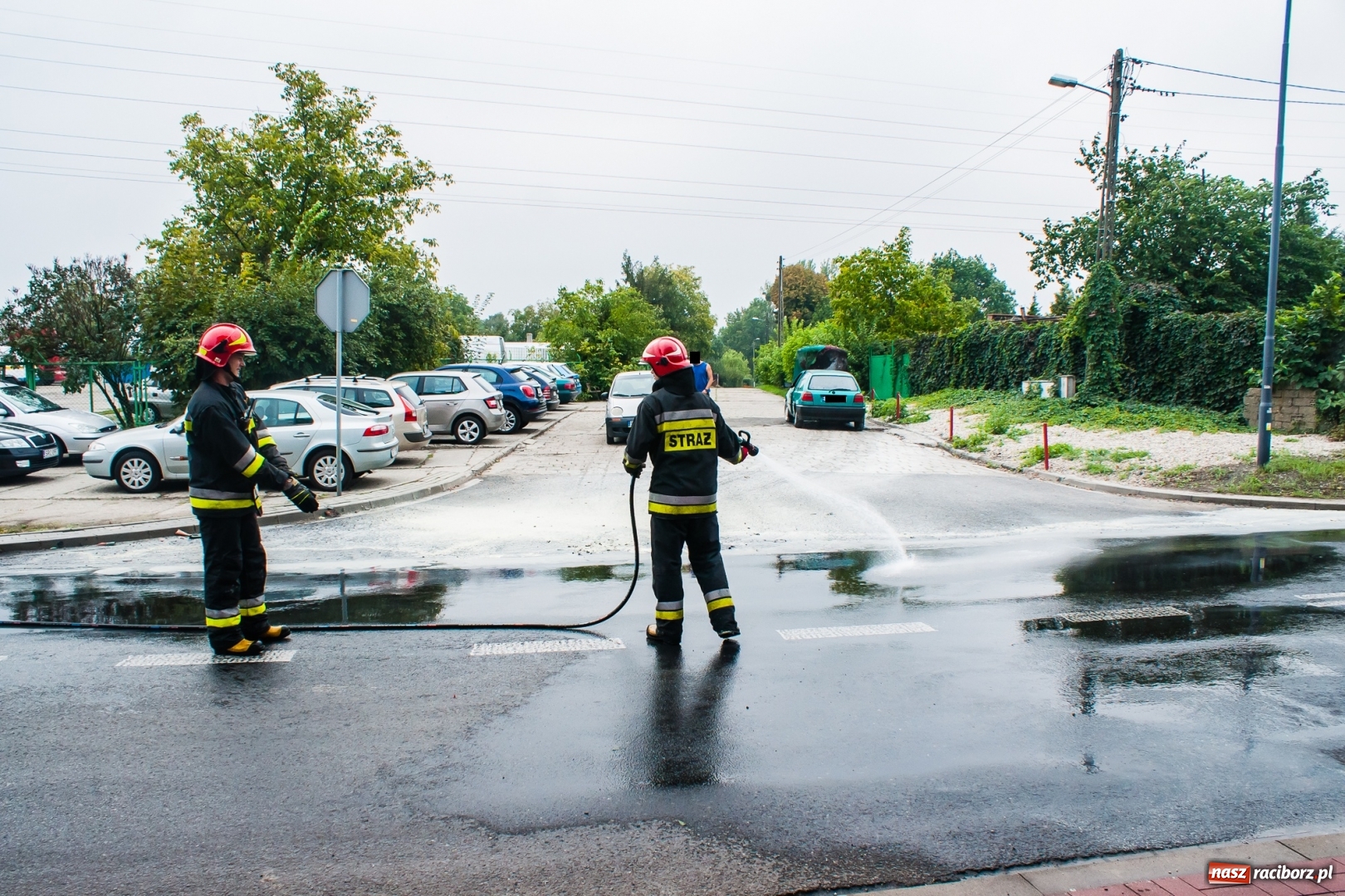 Zdjęcie w galerii na portalu naszraciborz.pl: Na 1 Maja samochód zapalił się w czasie jazdy wiadomości z regionu