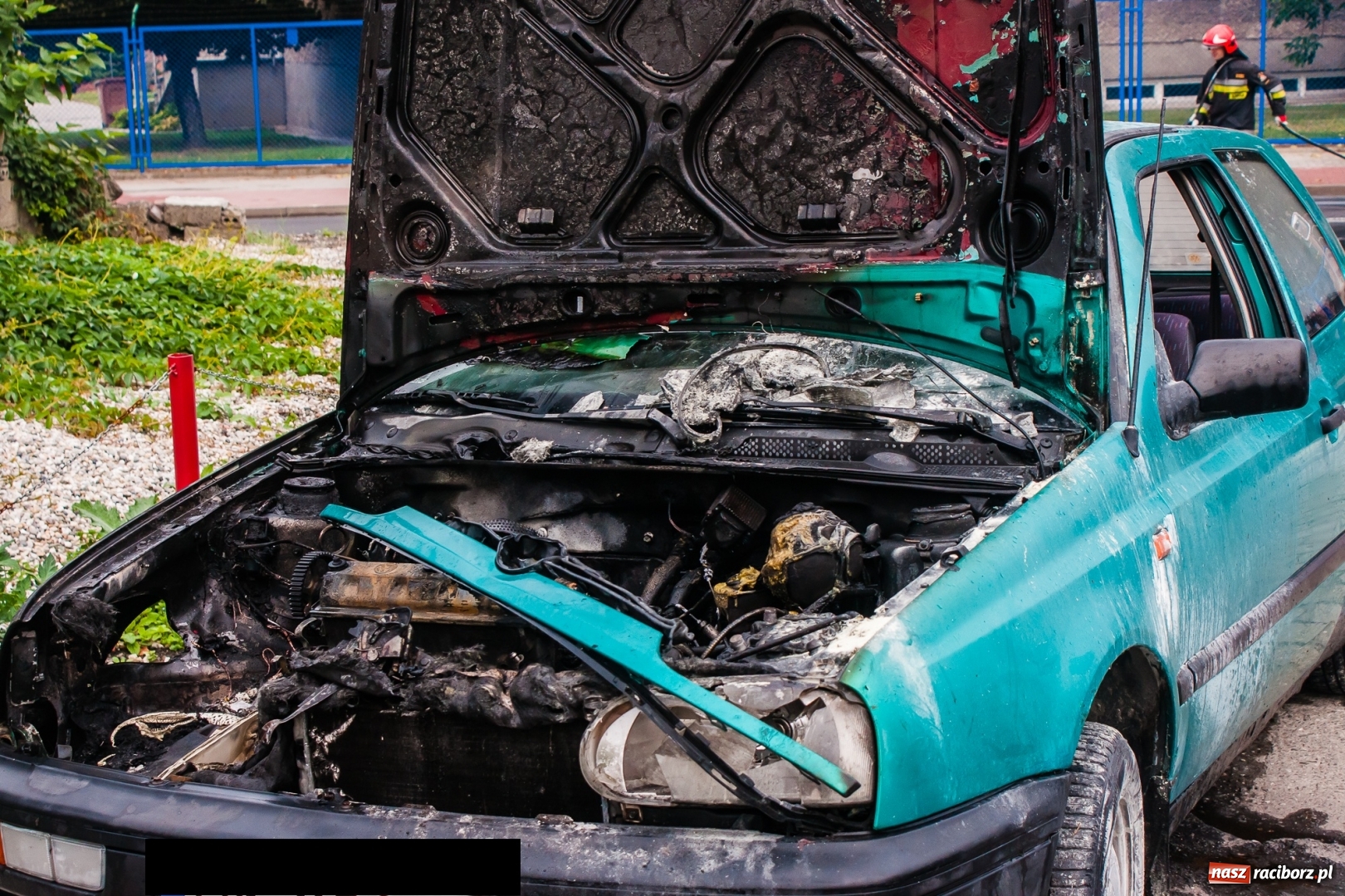 Zdjęcie w galerii na portalu naszraciborz.pl: Na 1 Maja samochód zapalił się w czasie jazdy wiadomości z regionu