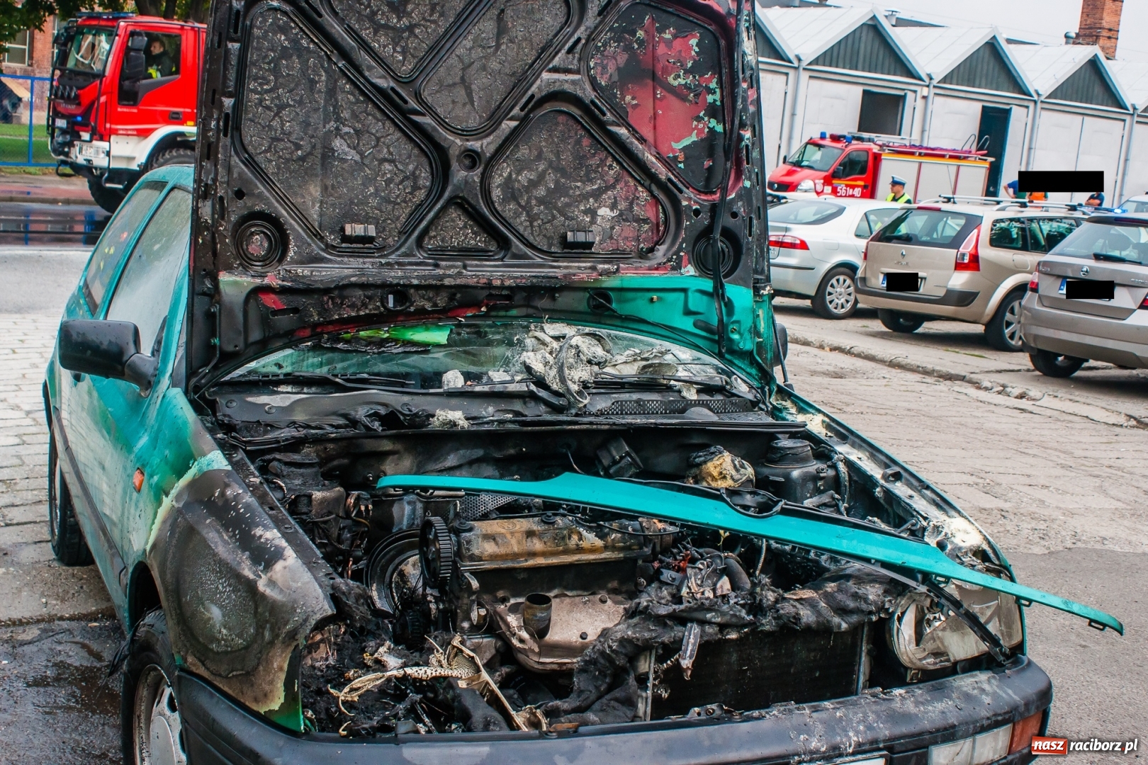 Zdjęcie w galerii na portalu naszraciborz.pl: Na 1 Maja samochód zapalił się w czasie jazdy wiadomości z regionu